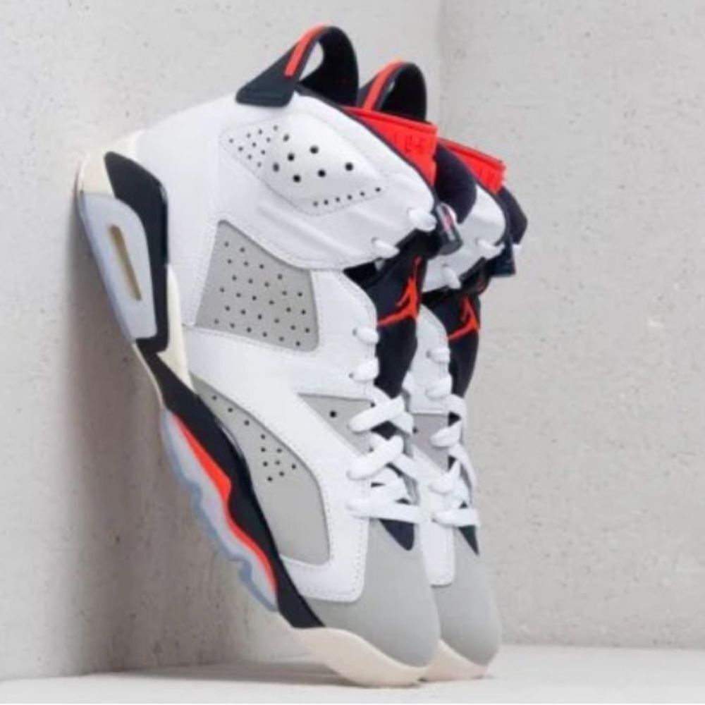 Jordan Air 6 Retro Tinker- Size 6.5Y USA 384664-104 Size 6.5Y Junior Shoes